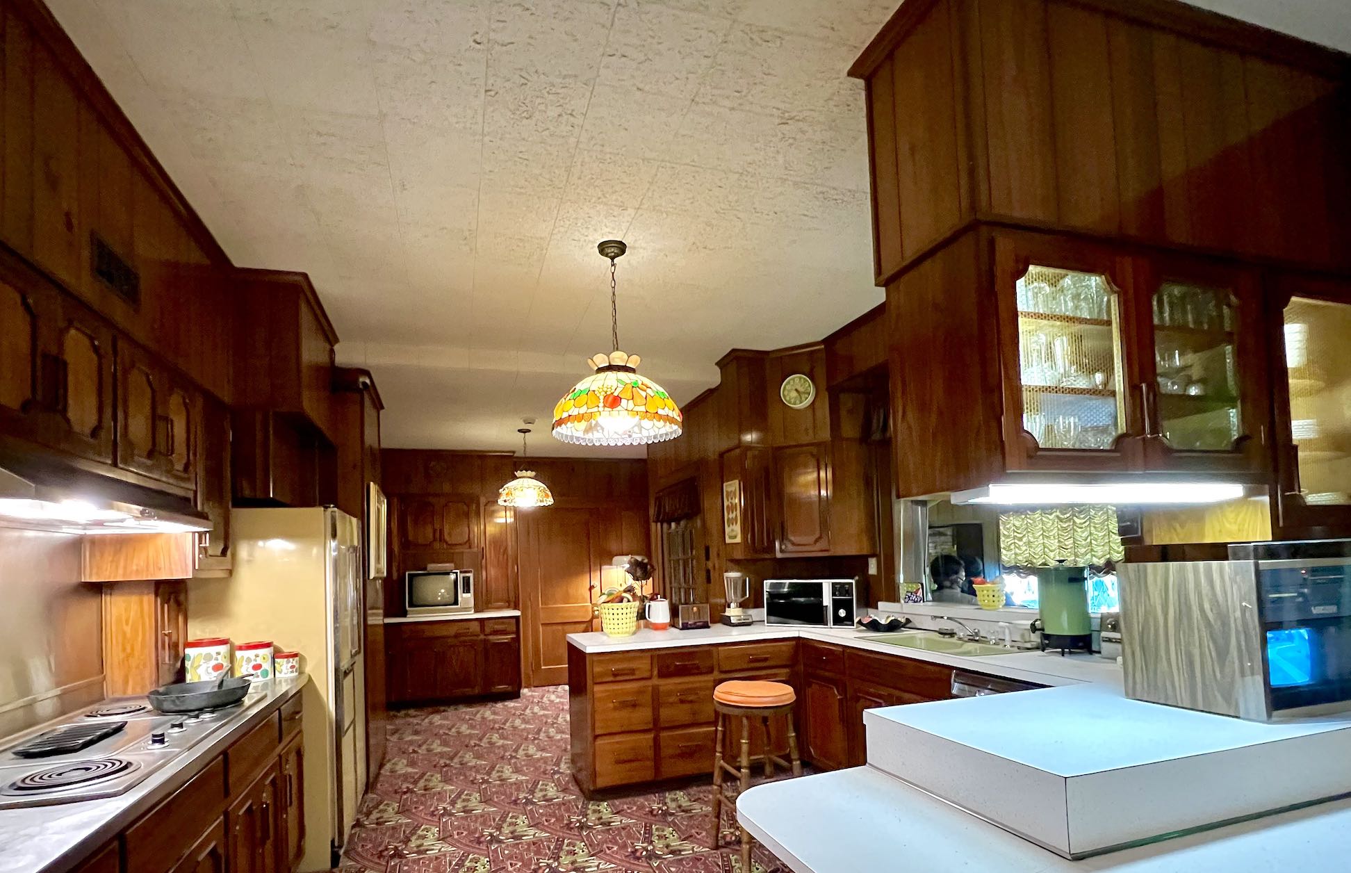 A classic 1970s kitchen. Still used today when the family visits Graceland.