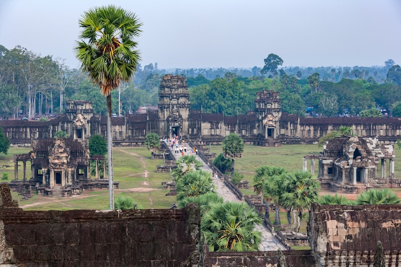 Built in the 12th century by King Suryavarman II, it is considered the largest religious structure in the world, covering over 400 acres.